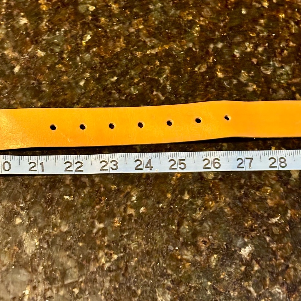 ⭐️VINTAGE Caramel Colored Leather Belt w/Large Gold-Tone Buckle & End Tip XS⭐️ - Picture 8 of 11